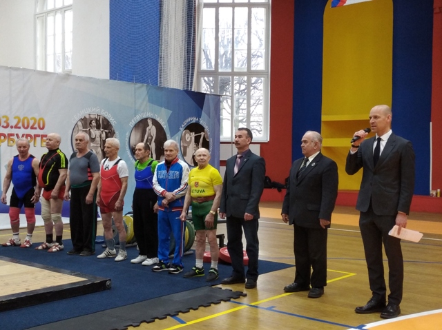 открывает XXY России по тяжелой атлетике среди ветеранов председатель спорткомитете СПБ Шантырь
